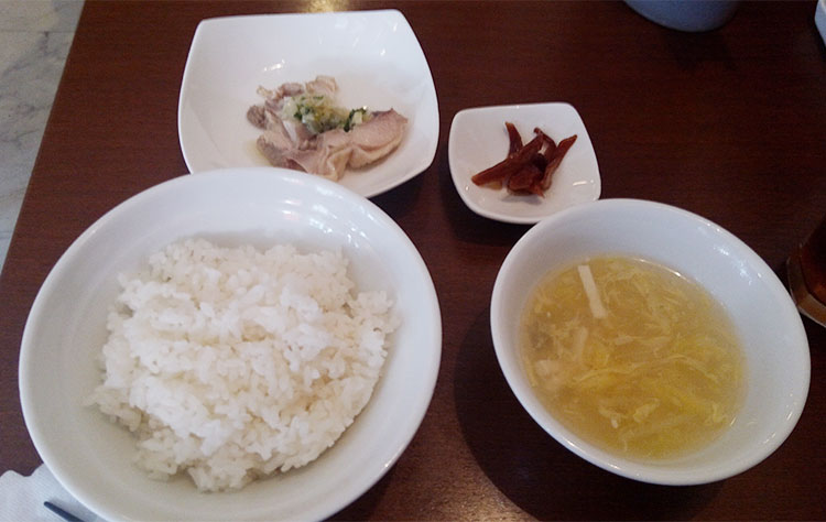 ご飯・スープ・漬物・鶏のネギソース