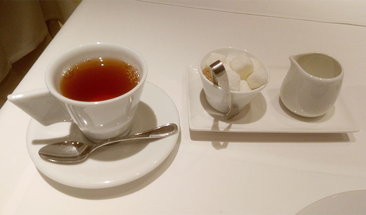 紅茶 or コーヒー