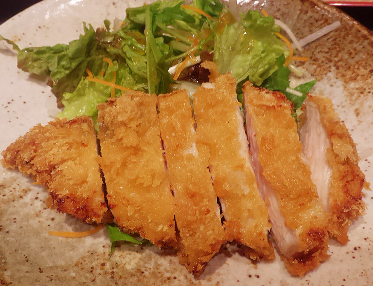 チキンカツ定食(790円)